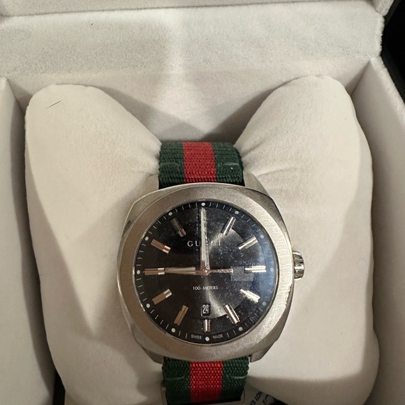Gucci watch green’s and red band - Picture 3 of 4